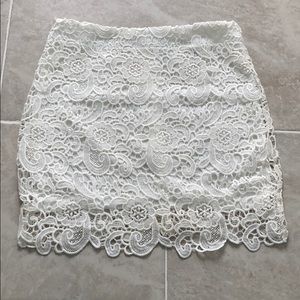 🌻 Breeze Saver | White Lace Mini Skirt NWT